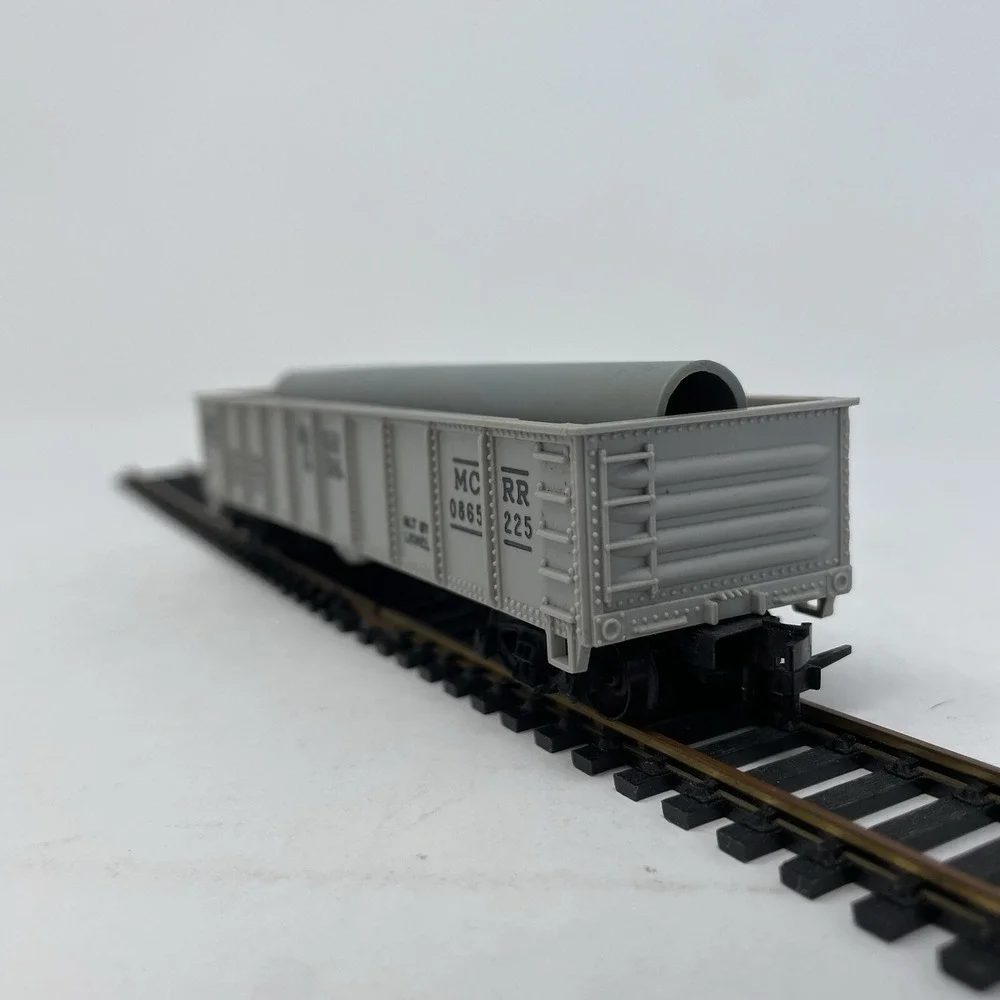TWO Gondola Cars w/ Loads Vintage Lionel HO Michigan Central Red Gray Logs Pipes